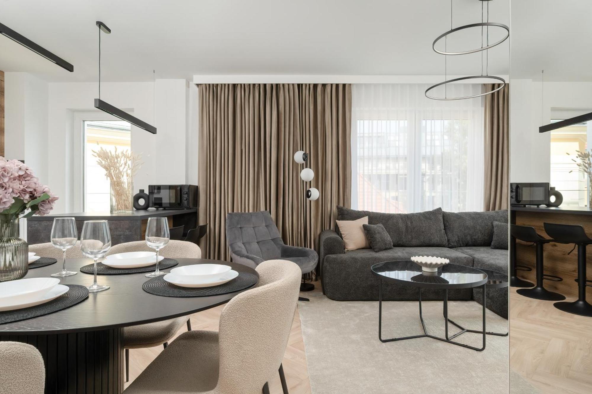 Elegancki Apartament Z Parkingiem Blisko Starego Miasta By Noclegi Renters Вроцлав Екстериор снимка