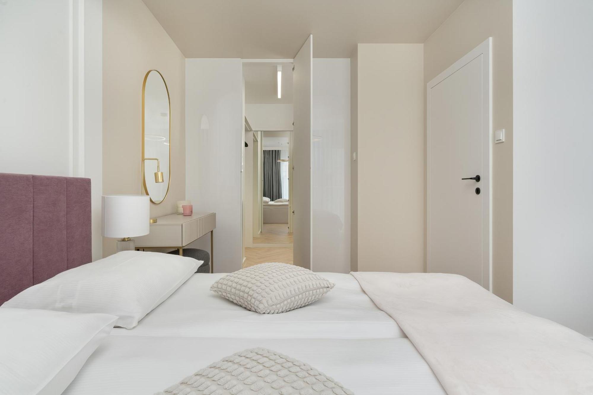 Elegancki Apartament Z Parkingiem Blisko Starego Miasta By Noclegi Renters Вроцлав Екстериор снимка